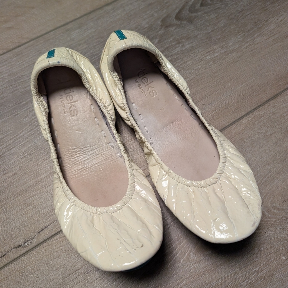 Cream and turquoise blue  Tieks ballarina flats size 7 in good condition